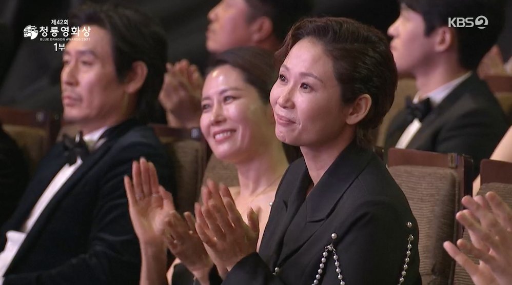 And one of our fave ahjummas looking as fresh as ever? #KimSunYoung