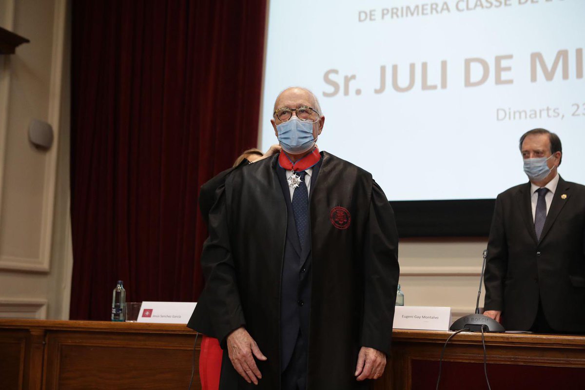 ArasaRm's tweet photo. @Arasa_deMiquel @comunicacioicab 📌 Emotiu i mescut homenatge al nostre soci fundador Juli de Miquel ! https://t.co/964ZdyHHDC