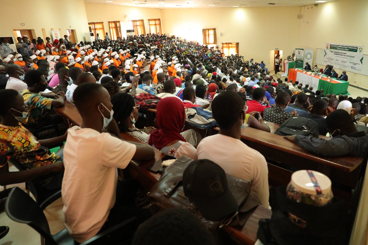 M. Ibrahime Coulibaly-Kuibiert Président de la CEI échange avec les jeunes &amp; les autorités locales de #Korhogo à l'Univ. Péléforo Gon Coulibaly, sur le thème de l'Election: Instrument de Renforcement de la #Paix Sociale
#Education #Democratie #RoadShow <a href="/foscaoci/">Foscao-Ci</a> <a href="/aip_agencepress/">Agence ivoirienne de presse</a>