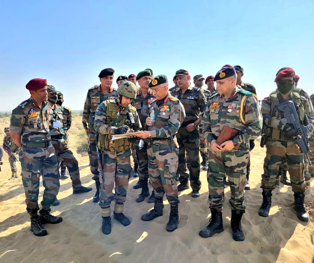PRODefRjsthn's tweet photo. #COAS Gen MM Naravane reviewed Ex #DakshinShakti
Complimented all ranks on #Oppreparedness Multi Domain Ops, Intelligence Surveillance Recce Architecture #ArtificialIntelligence Future Technologies #atmanirbhardefence #Integration @Tri_Service BSF Coast Guard &amp; State agencies https://t.co/WLYxU5URvy