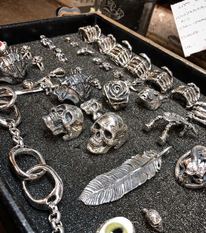 CrazyPigDesigns's tweet photo. We’re getting ready for Christmas, are you? See below the final post dates if you’re ordering online in and outside of the UK. Any questions send us a DM on Twitter, Instagram or email us at customerservice@crazypigdesigns.com ☠️🎄 https://t.co/3jniL50Fzm