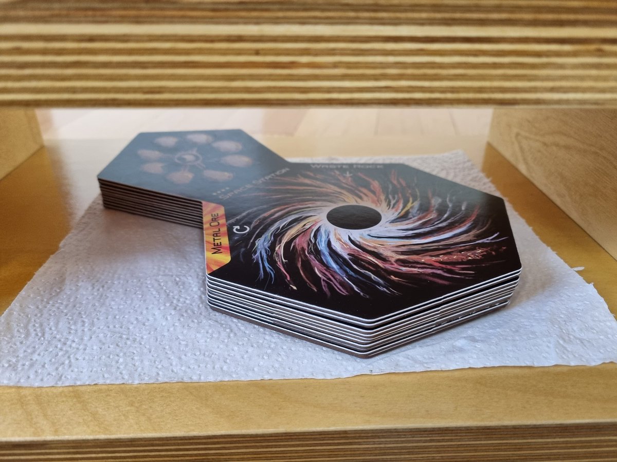 Ruined_Sky's tweet photo. 10 freshly glued black hole boards in the press. #Circulari https://t.co/TFAHmQGcF6
