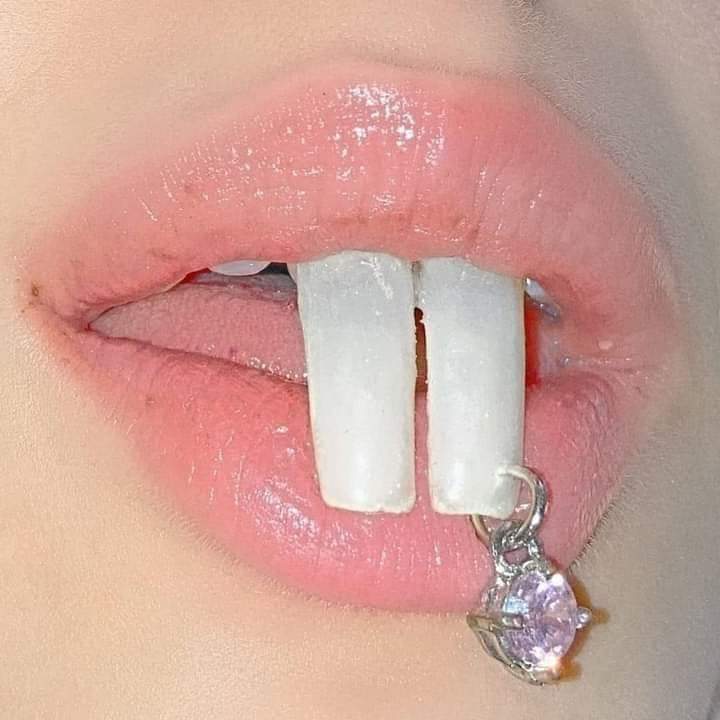 DrSohaiil's tweet photo. New trend in 2022 for girls, Squirrel 🐿️ teeth to look more feminine. 😅 https://t.co/o6eCkXMc7P