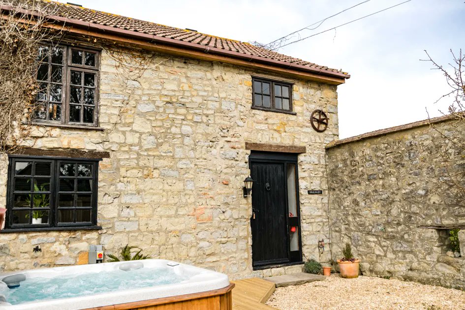 TheHolidayCots's tweet photo. Enjoy glorious country walks on the East Deane Way during your stay at The Granary! After a long day, enjoy a well-earned soak in your private hot tub.
๐๏ธ Sleeps 1-5
https://t.co/lXaEzuuNnX
#HolidayCottage #Wrantage #Taunton #Somerset #CountryWalks #HotTub #EastDeaneWay https://t.co/lgyWyLlqB5