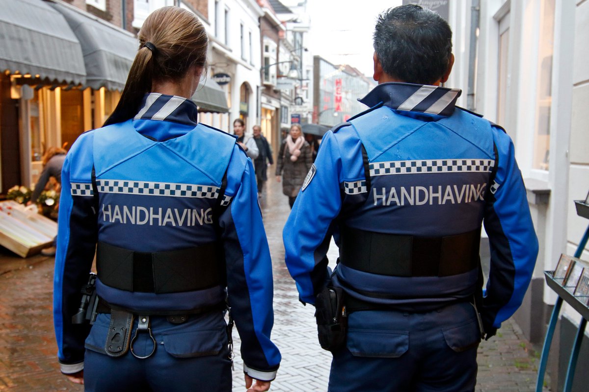 Een veilige werkomgeving is niet alleen in het belang van de BOA, maar ook voor de leefbaarheid in Nederland. Wat doet een BOA en wat komt er allemaal kijken om deze rol in te kunnen vullen?

Lees verder: prio-com.com/nl/in-the-spot…

#BOA #veiligheid #handhaving #veiligwerken