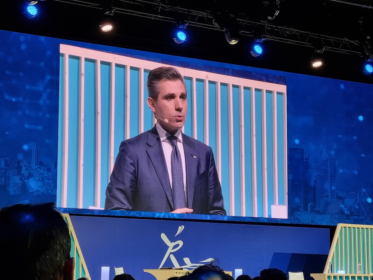 #PatrickCohen directeur général <a href="/AXAFrance/">AXA France</a> clôture le congrès <a href="/SyndicatReussir/">REUSSIR</a> <a href="/ageaFrance/">agéa</a> "Les #agentsgeneraux sont le cœur de notre stratégie. Ce modèle est fort et son développement est la condition de notre réussite future. Nous avons tout pour gagner ensemble"