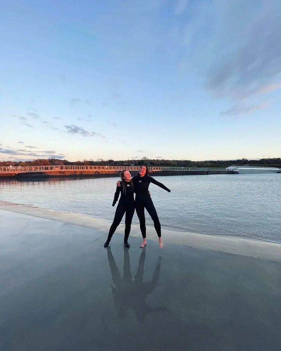 Finally being able to get some of the IAMPOSSIBLE Team together feels awesome! Especially when hitting the waves during #goldenhour ✨ 

#surfing #limbdifference #prosthetics #friendsforlife 

<a href="/TheWave/">The Wave</a> <a href="/KoalaaCommunity/">Koalaa Soft Prosthetics</a>
