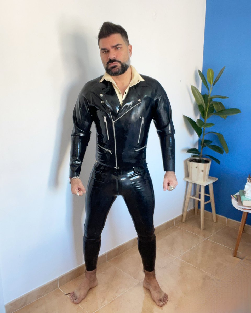 JoseBoisgontier's tweet photo. Ayer empezó en BARCELONA Rubber Weekend 2021 durará hasta el domingo, te lo vas a perder?  #Rubber #RubberWeekend #Barcelona https://t.co/MWx8QM4LYH