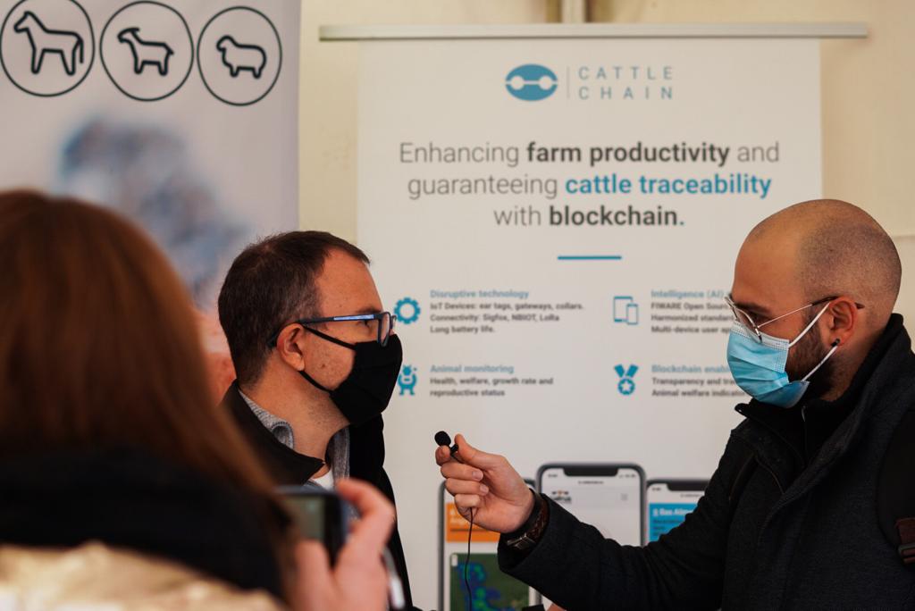 And today is the Farming Day at <a href="/ForoDatAgri/">📲 DATAGRI</a>! Busy morning mounting some sheep cattle devices :) <a href="/FIWARE/">FIWARE</a> <a href="/SensoWave/">SensoWave</a>