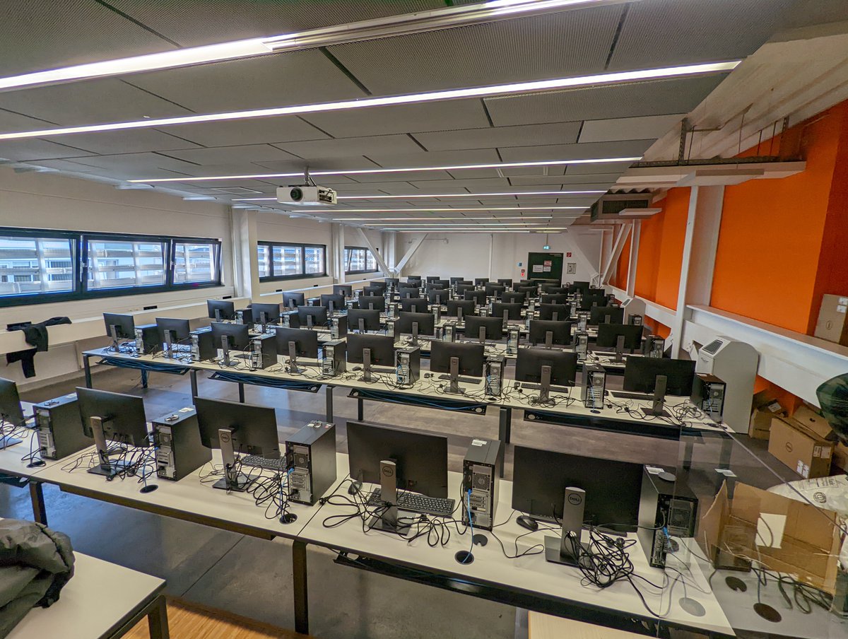 mflrwth's tweet photo. Diese Woche stand ganz unter dem Zeichen der e-Prüfungen. Neben dem #ePS2021, das gestern stattfand, haben wir PC-Pools in der Couvenhalle und im HKW mit Hardware ausgestattet. Diese werden schon in der nächsten Prüfungsphase für e-Prüfungen genutzt. https://t.co/nUcUJspRt4