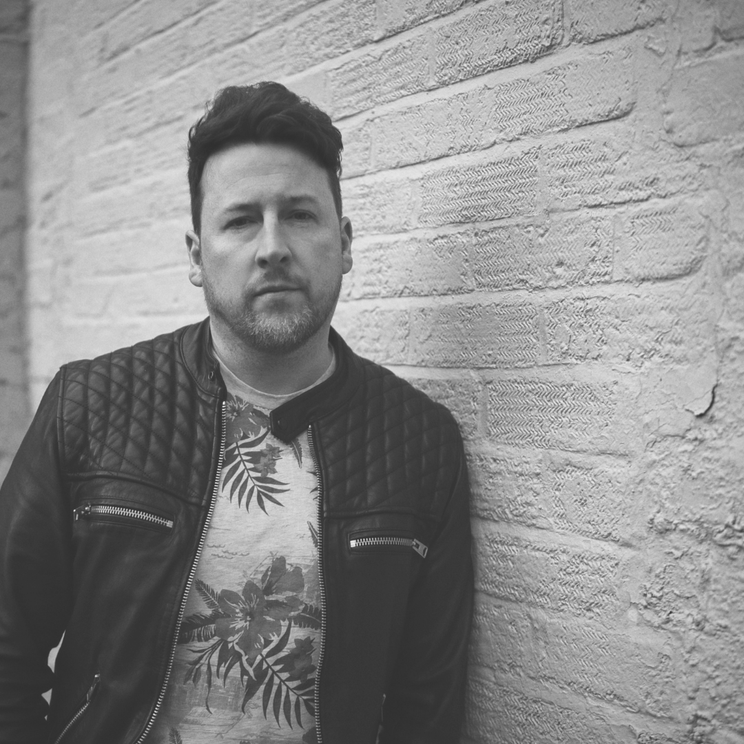 "With our backs to the wall, we'd soon be discovered"

Listen here: spoti.fi/3p451cm

#bleeckerstreet #originalsong #newmusic #songwriter
#newsong #singersongwriter #newmusicfriday #newsingle #musician #newmusicalert #musicpress #song #musicfriday