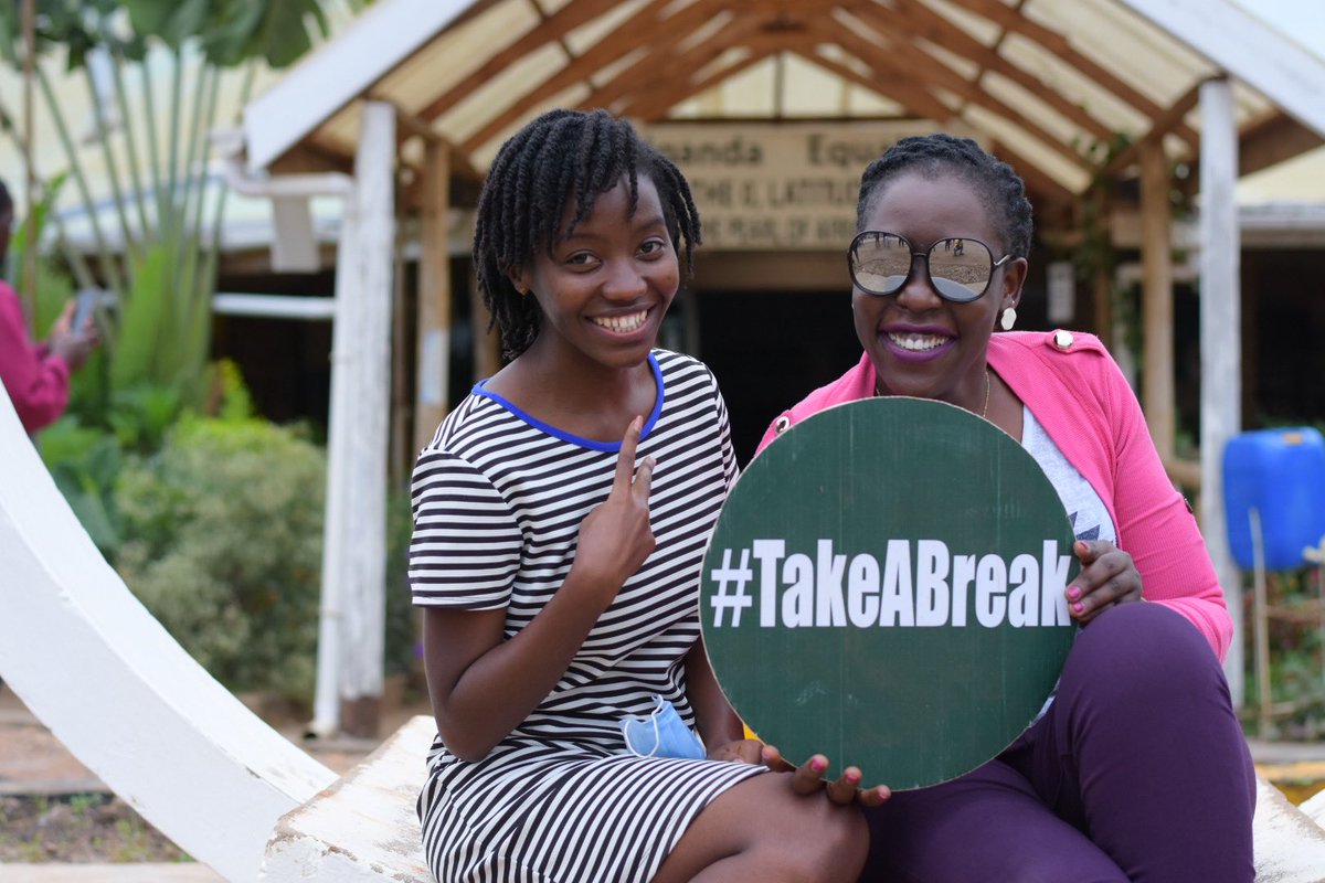 TakeABreakUg's tweet photo. The equator line could be dividing earth into the South and Northern  Hemispheres but nothing divides people with good vibes 😎 

Powered by @NileSpecial 
#MadeOfUganda
#TakeABreak https://t.co/zLPN6XXJir
