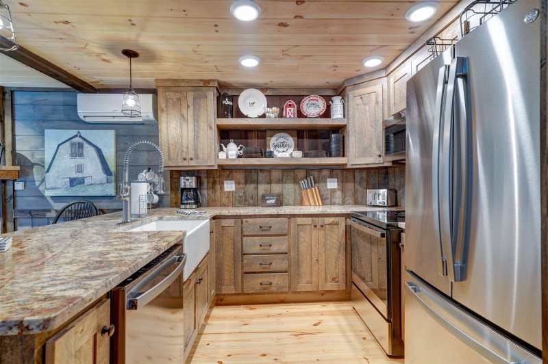 GA_MTN_CABINS's tweet photo. Welcome to The Barn on Creek's Edge -- a 1 bed, 1 bath cabin perfect for two this holiday season!
Check out more info, pics, and booking calendar here: https://t.co/VTnkD0DtFJ
#cabins #vacation #blueridgega #couples #romantic https://t.co/KDYJxAAIbr