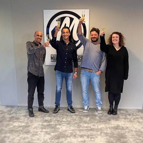 It’s official 🥂🍾✍🏽   

Closing 2021 by signing a publishing deal with worlds leading dance music publisher. A future here on out!
#musicallstars #publishingdeal