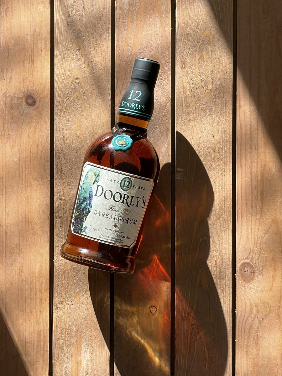 DoorlysUK's tweet photo. Doorly’s 12 Year Old is a fabulous cask blend of 12 year old ex-bourbon cask American white oak, and 12 year old ex-Madeira cask matured Rums.
#FoursquareRum #Rum #AuthenticRum #SingleBlendedRum #RLSeale #FoursquareDistillery #TasteBarbados #AuthenticBarbados #Barbados https://t.co/XRCievciI0