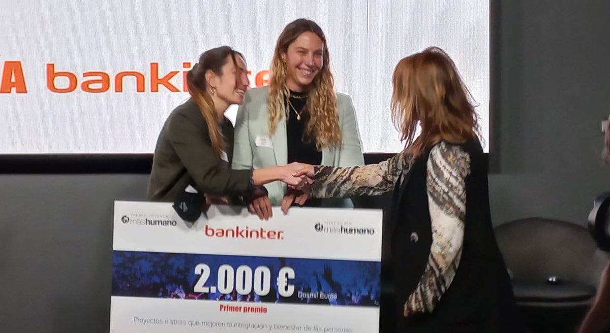 PremioMashumano's tweet photo. 💥Y los ganadores del #PremioJóvenesMashumano2021 son:
🏆 @elcorteingles : @CanariasFibras 
🏆 @Bankinter : @HeraTechnology
🏆 #Máshumano: @lazzaro_io
Además, reciben el premio al emprendimiento innovador @ArrabeIntegra 
¡Enhorabuena! 👏👏👏 https://t.co/UtZ7O3nrB0