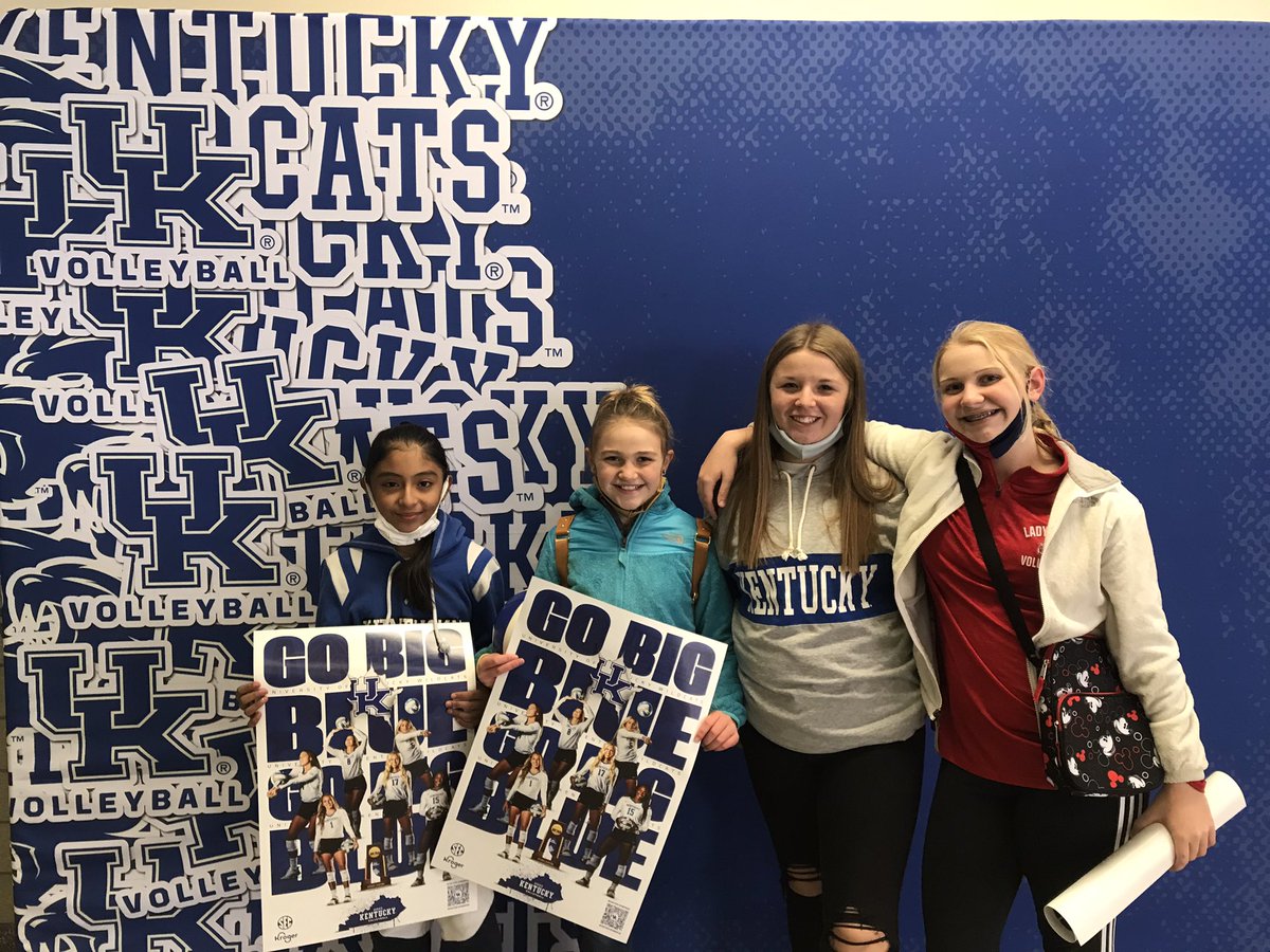 Swanger23's tweet image. Blue Friday with the girls!
#weareuk