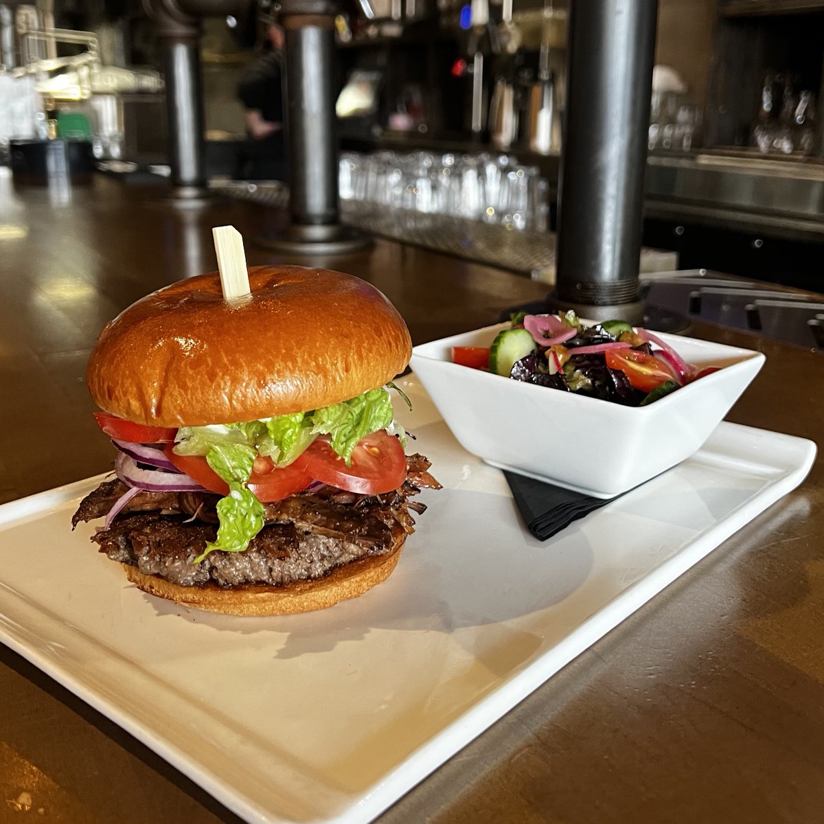 Trolley_5's tweet image. Happy Fri-Yay #YYC!❤️🎉

Join us at #YourCommunityBrewpub for a $15 Smokehouse Burger + your choice of side all day long🍔
🍺$5.25 Hazy Shade NEPA
🍻$4.25 Happy Hour 3PM - 6PM

#FridayFeatures #CheersToTheWeekend #TGIF