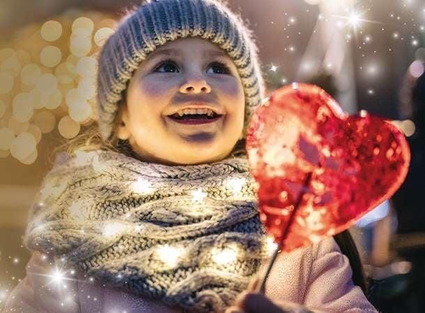 #COVID19 
Retour du Marché de Noël sans pass sanitaire MAIS certaines mesures sont renforcées:
😷 Masque obligatoire sur le Marché de Noël
🍿  Restauration sur place interdite
💦 Utilisation du gel hydroalcoolique
🖐️ Rappel des gestes barrières 

+ d’infos bit.ly/3oXarWs