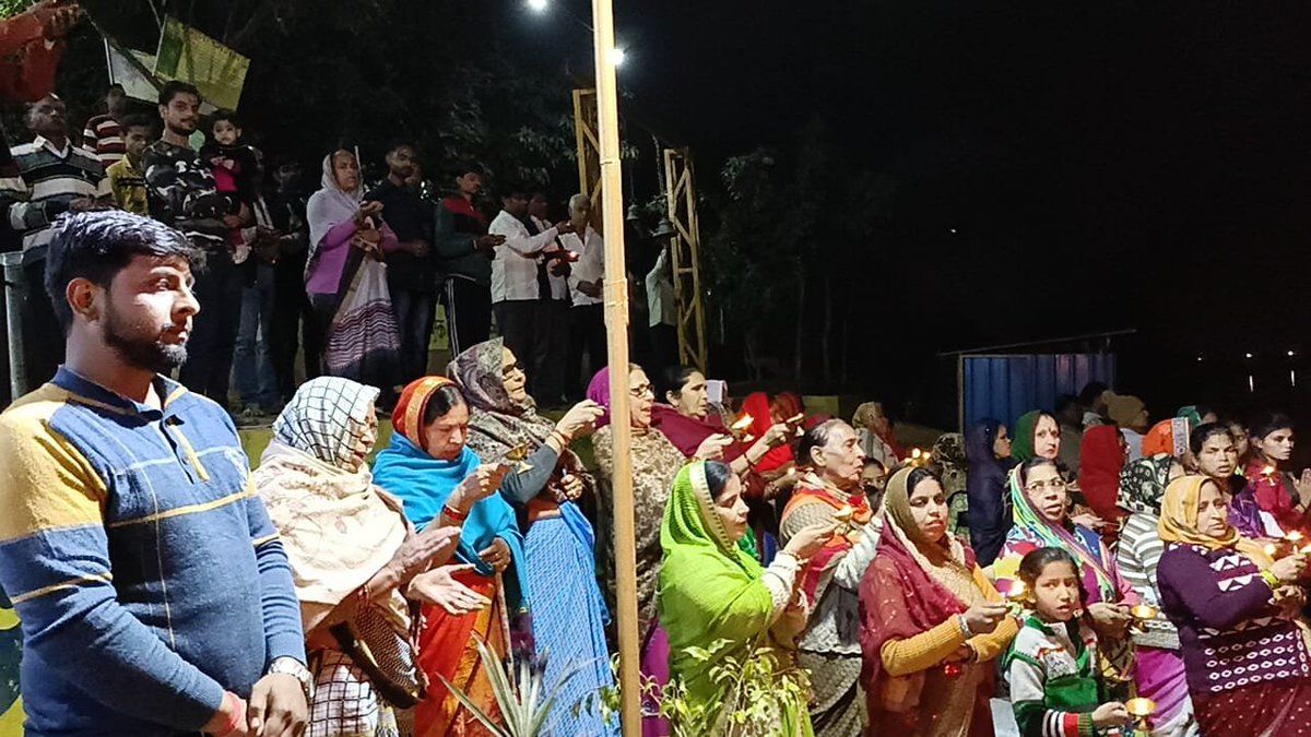 YamunaMission's tweet photo. आज के पावन पर्व पर पुण्य तीर्थ गऊघाट (बृज मथुरा पुरी) माँ श्रीयमुना जी की संध्या आरती दर्शन 🙏🙏  #aarti #GauGhat #Mathura #YamunaMission https://t.co/wu0Lxgu5dW