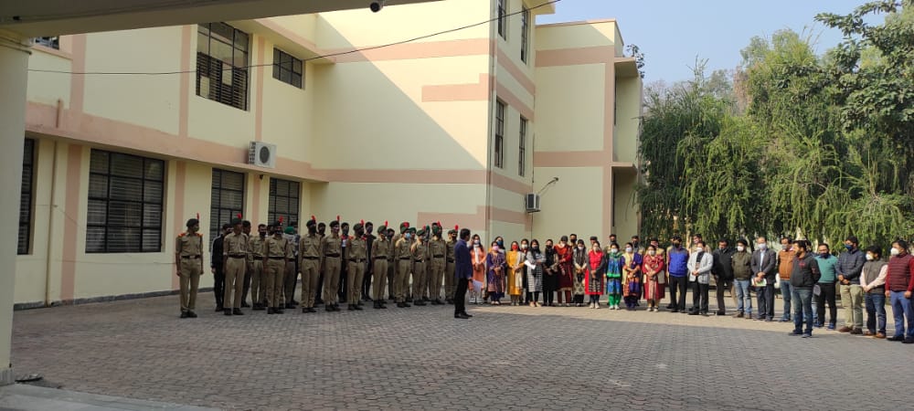 GDC_RS_Pura_NCC's tweet photo. Pledge taken by staff,SW NCC cdts from GDC RS Pura,Jammu under the patronage of Principal Dr Sunil Uppal on the occasion of 'NATIONAL CONSTITUTION DAY.'
#GDCRSPURA
@DteJKL
@RanjanMahajan6
@HQ_DG_NCC
@RajnathSingh_in
@prodefencejammu
@adgpi
@drajaykumar_ias https://t.co/pdL7oTWvn4