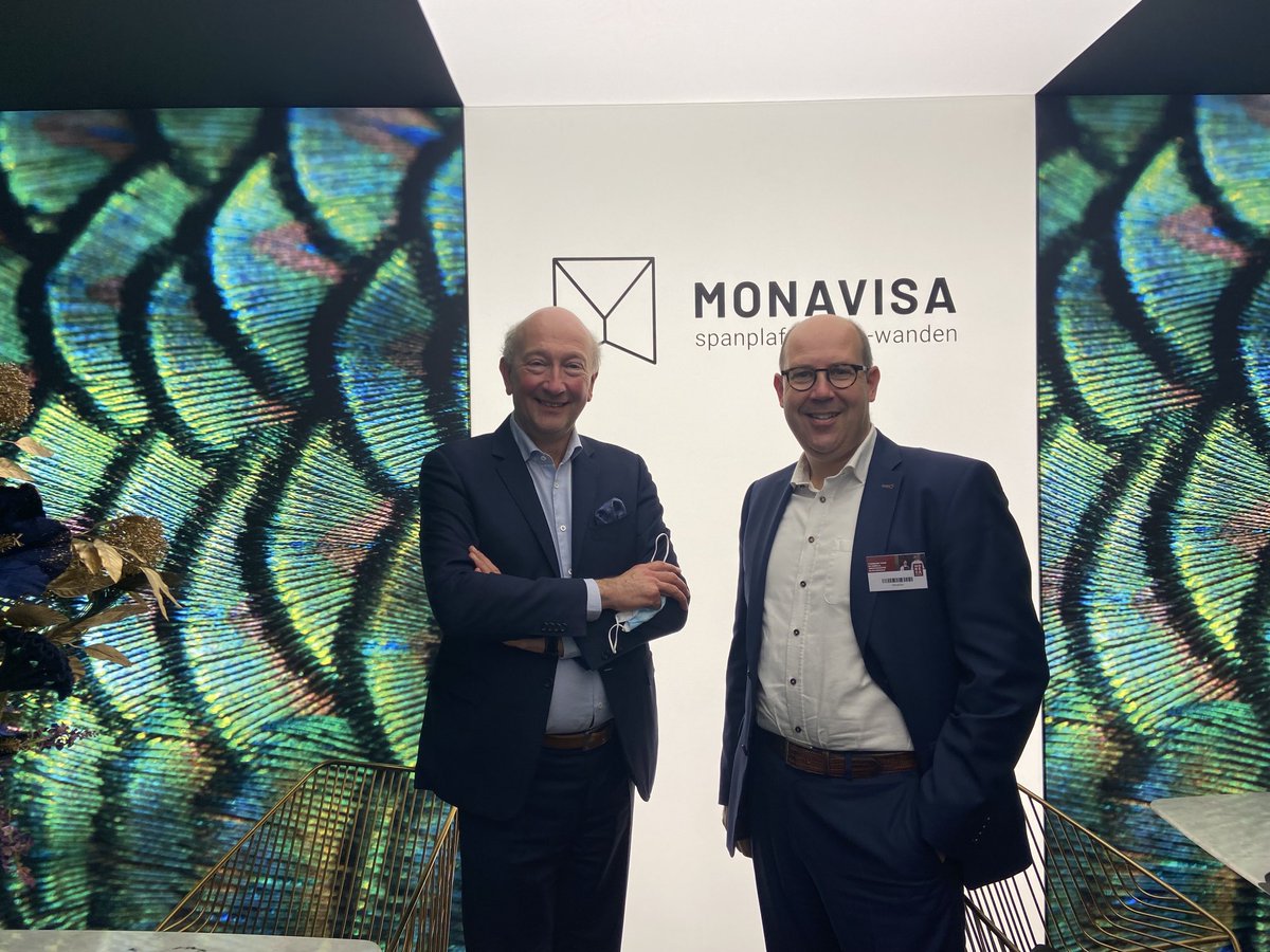 francisdenolf's tweet photo. Hoog bezoek op onze MonaVisa stand. Ex-Roularta-collega en echte MonaVisa-believers, CEO Gent Expo, Dhr. Dirk Van Roy #gentexpo #horecabeurs ⁦@MVSpanplafonds⁩ #topkwaliteit #topservice #akoestiek #topdesign #innovatie https://t.co/AmVbaqlG9Y