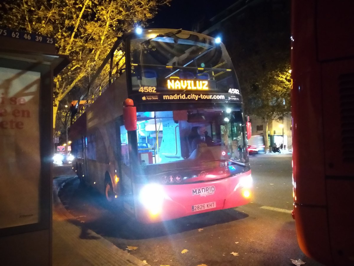 AmigosBus's tweet image. Comienza el servicio #Naviluz para ver las luces en #Madrid