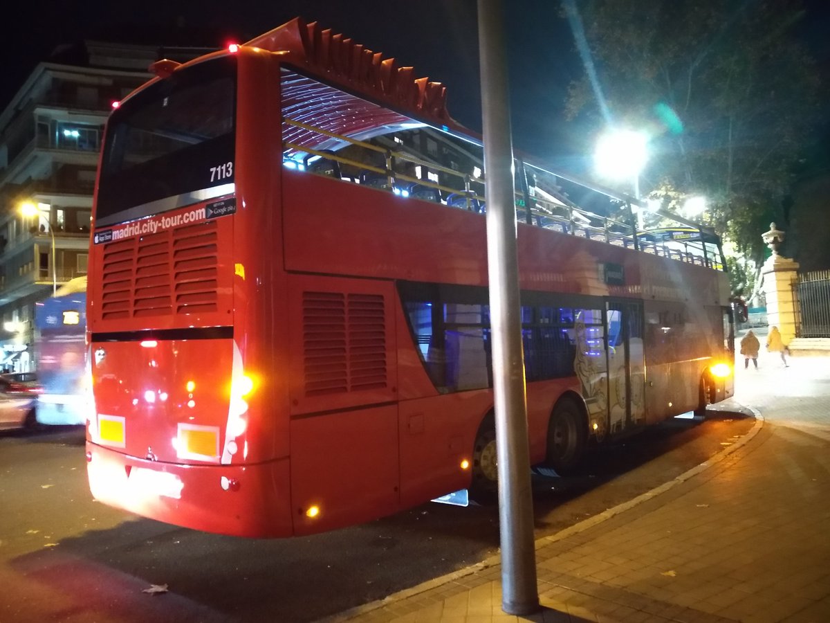 AmigosBus's tweet image. Comienza el servicio #Naviluz para ver las luces en #Madrid