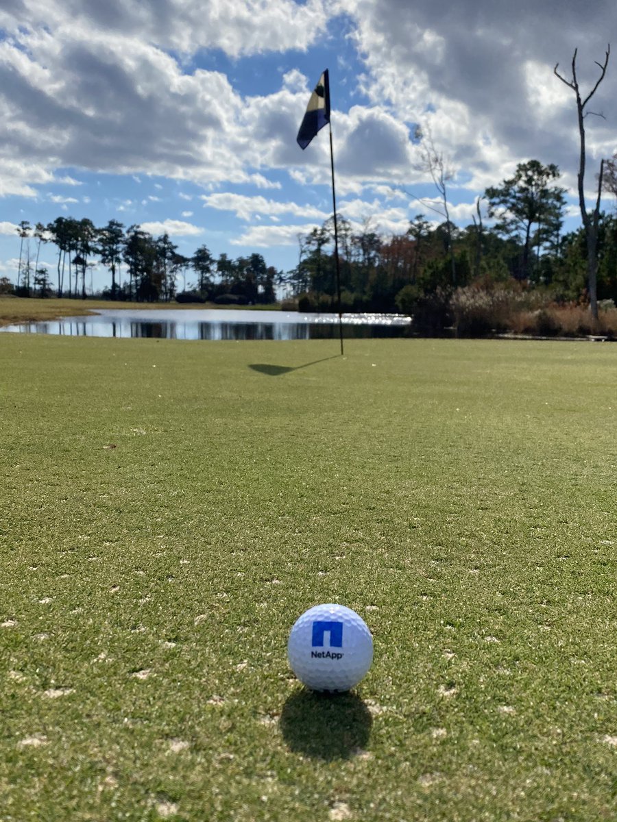 RunnerRyan11's tweet photo. Happy Friday everyone! Enjoy family time today!! #golf #LifeAtNetApp #OBX @KilmarlicGC https://t.co/Zk7S2Oe6gm