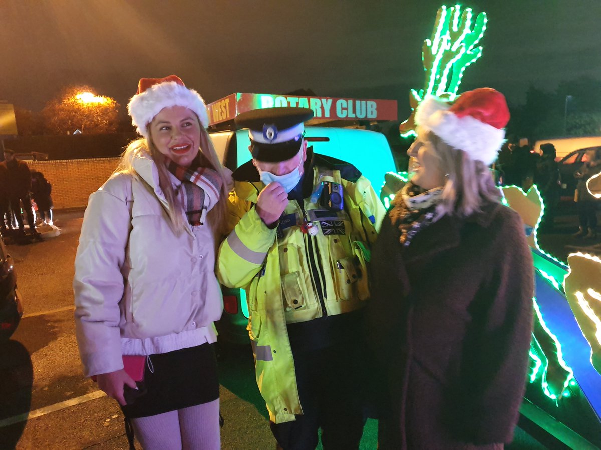BilstonWMP's tweet photo. Bilston town centre Christmas lights switch on. https://t.co/ij38V88jQb