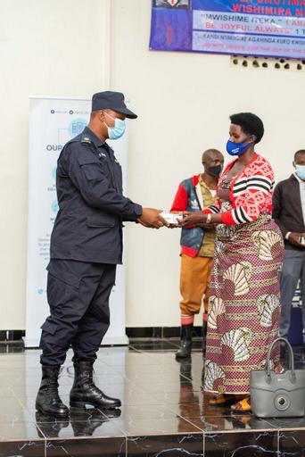 <a href="/AOS_RW/">AOS Ltd</a>  joined <a href="/RwandaICT/">Ministry of ICT and Innovation | Rwanda</a> 
 and <a href="/MTNRwanda/">MTN Rwanda</a> in #ConnectRwanda initiative in <a href="/NyanzaDistrict/">Nyanza District</a> where 420 households were digitally connected. 
#1HouseholdPerVillage