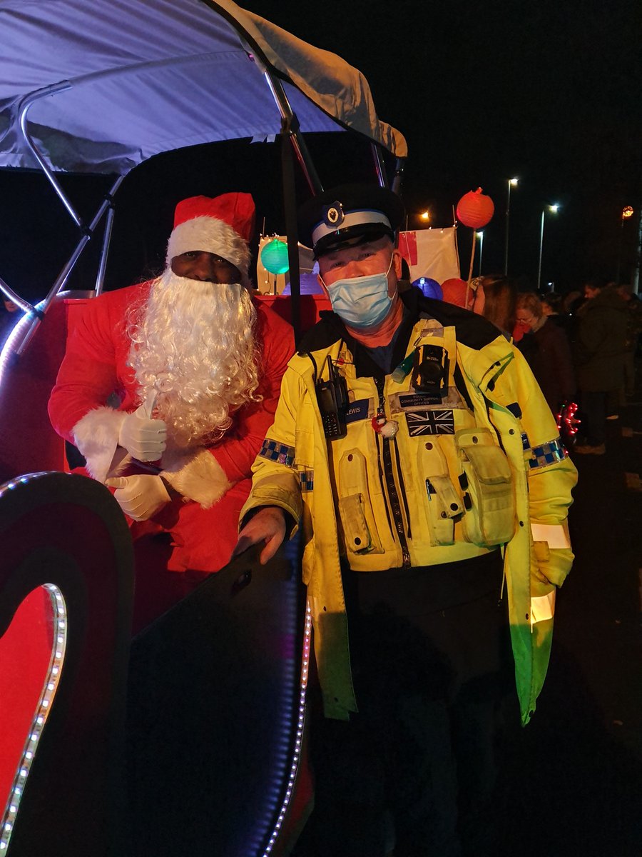 BilstonWMP's tweet photo. Bilston town centre Christmas lights switch on. https://t.co/ij38V88jQb