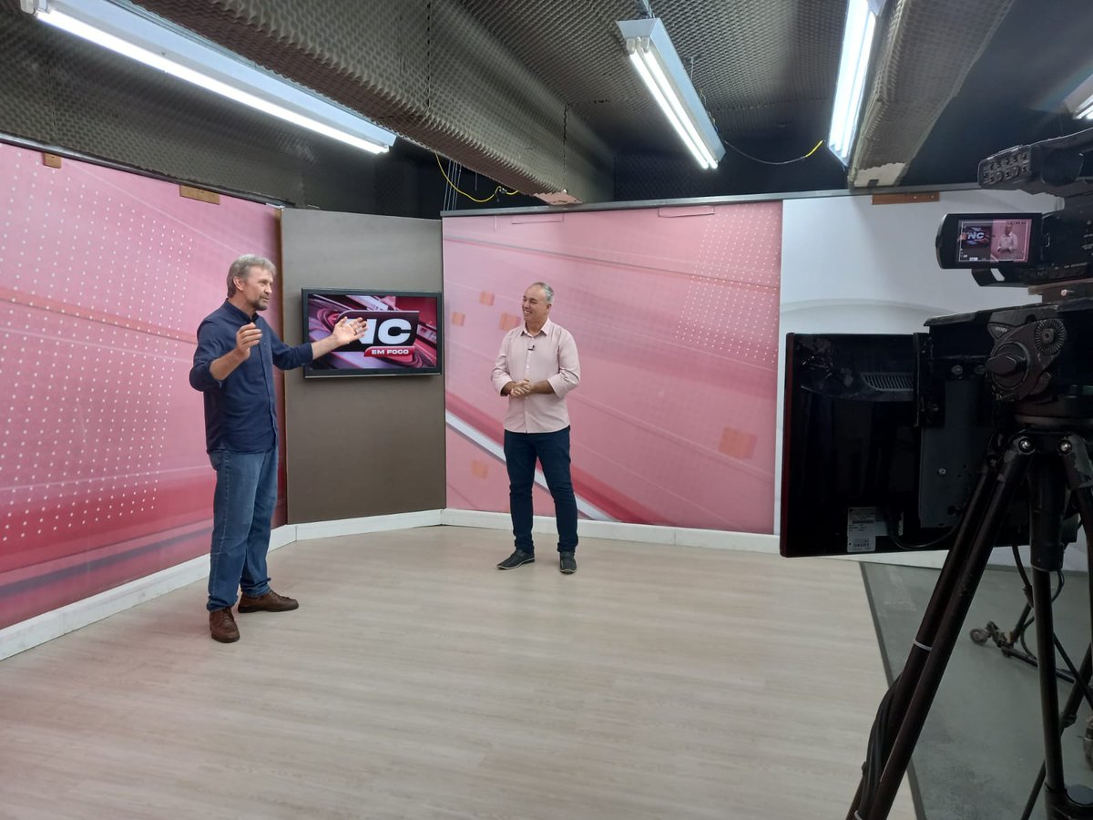 uczai's tweet photo. 📺 Compartilho esses dois registros da entrevista que concedi hoje na #TVBE de Joinville. Mais um espaço para dialogar com a população de Joinville e prestar contas da nossa atuação parlamentar em Brasília. A TVBE é um canal educativo com a maior programação local em #Joinville. https://t.co/aXalzbk7LE