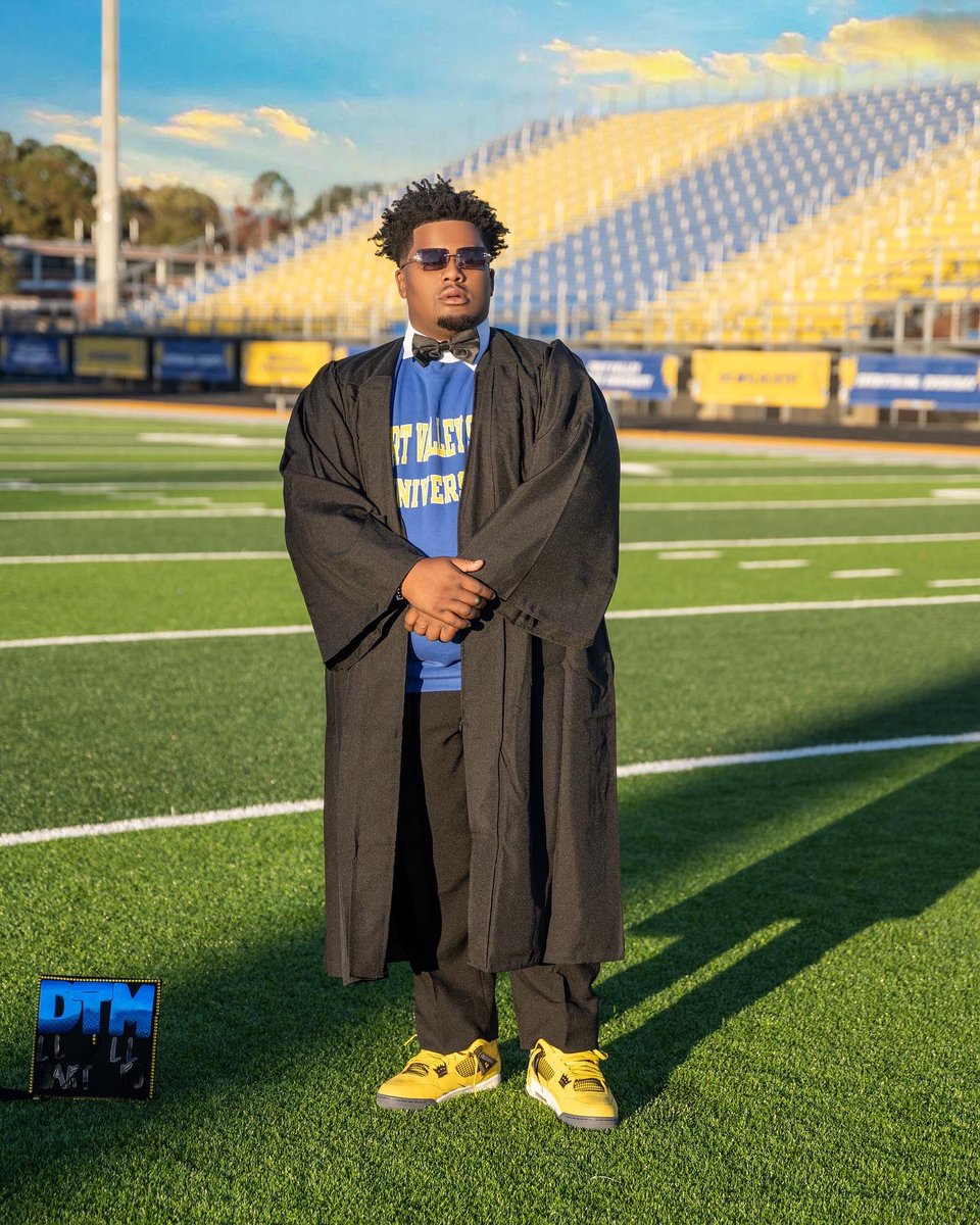 DeionDtm's tweet photo. LOST ALOT OF CHILDHOOD FRIENDS DURING THIS PROCESS 🚨🚨🚨🚨🚨🚨🚨MY HIGH SCHOOL PRINCIPAL TOLD ME ILL NEVER AMOUNT TO NOTHING (CHRISTOPHER LINDSEY ) 
#LLBART 
#LLRJ 💰🥂✅ https://t.co/quECEXE2cY