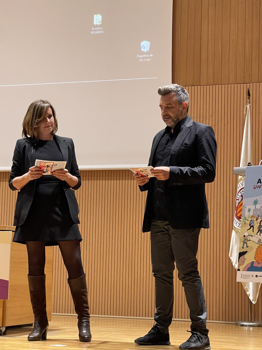 pilarpes's tweet photo. #IIICongrésInclusiva El fil conductor del congrés el porten @mjobami_ma i @toni_her_ que van presentant a tots els ponents. Rigor i dinamisme. Un luxe. https://t.co/y4kHVEU4io