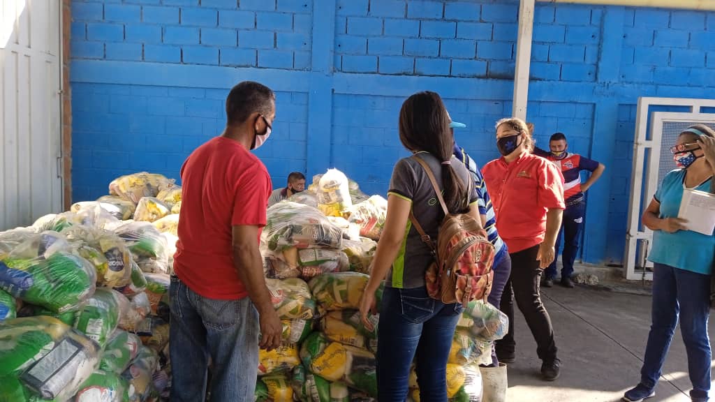 MercalOficial's tweet photo. #Mérida || Desde el Centro de Acopio el Vigía, se despachan 35,5T de alimentos para la atención  Programas Sociales
#ElecciónIndígena2021
@MercalMerida_ https://t.co/0uI4eTtKNw