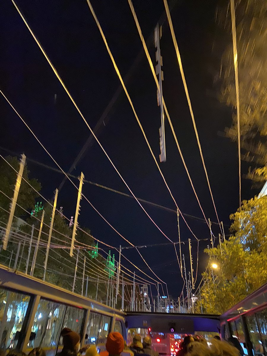 linola143's tweet image. Que vergüenza de gestión, #naviluz  venta de billetes sin que se haya producido el encendido de las luces de navidad @MADRID @AlmeidaPP_ @EMTincidencias @EMTmadrid