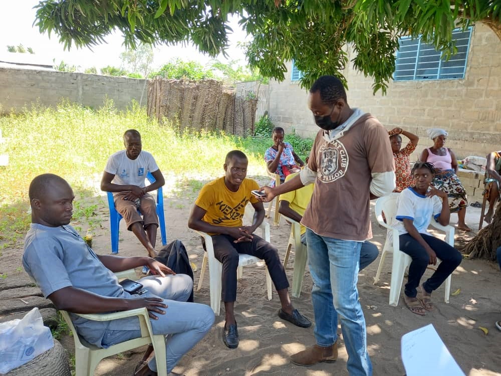 CosolPg's tweet photo. En ce jour à Agbanakin, une émission communautaire s’est tenue en vue de vulgariser les acquis de la formation des maraîchers sur les techniques modernes du maraîchage. https://t.co/VEi4eTIyql