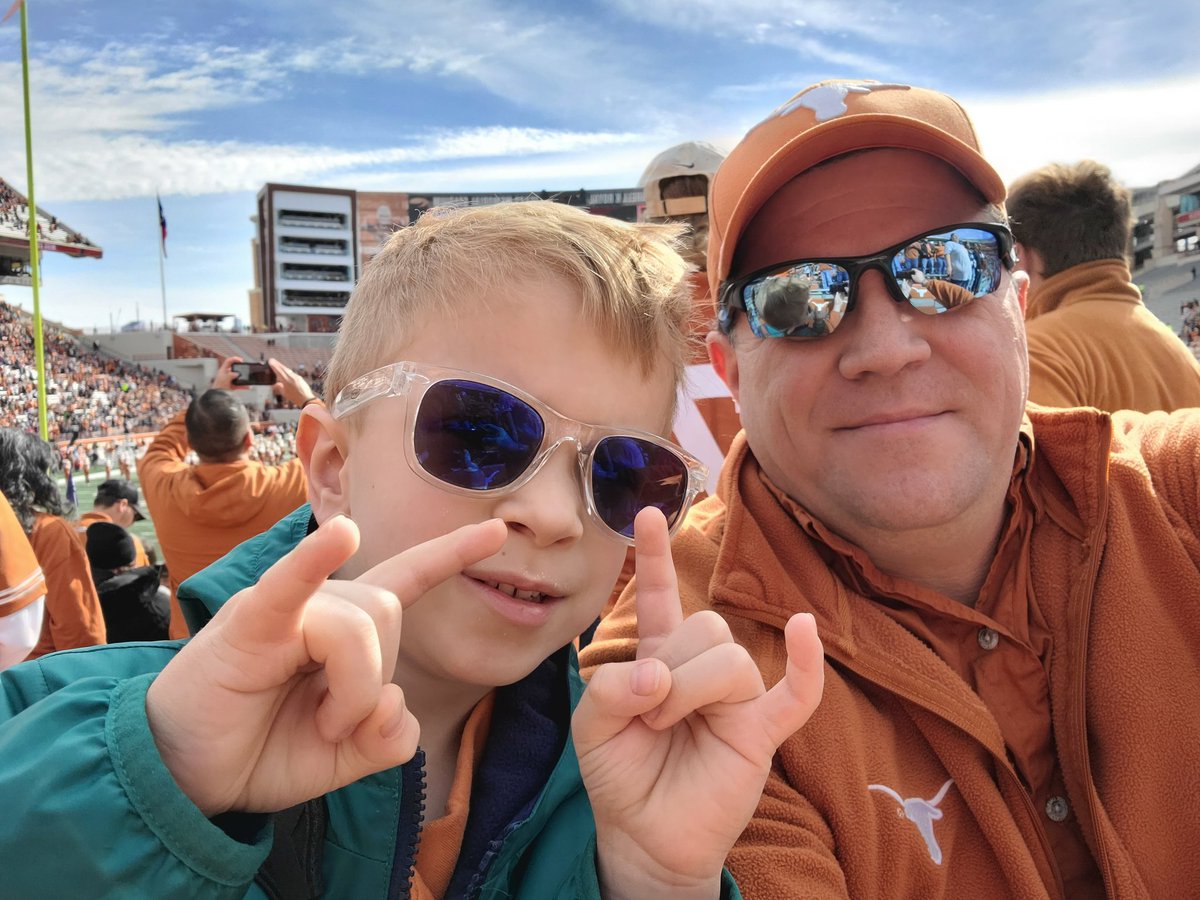 gnirlos's tweet photo. His first game!  #hookem #thisistexas https://t.co/xKV7UOK7nJ