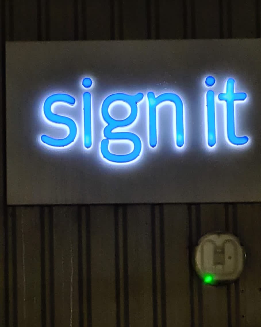 Sign_IT_UK's tweet image. Our own sign for outside the unit made using LEDS front and back 

#signmaker #signmakers #outdoorsigns #newforestbusiness #signdesign #signshop #businesssigns #southamptonbusiness #lymingtonbusiness #signwriter #signmaking #signsofinstagram #ledlights #ledsign