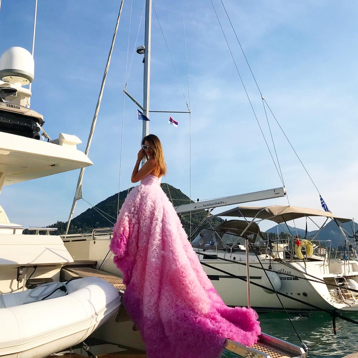 Pink gowns on a yacht kind of Friday! Happy Birthday to this beauty <a href="/CorriMcFadden/">Corri McFadden</a> Send her some love today! 💗🌸🦢