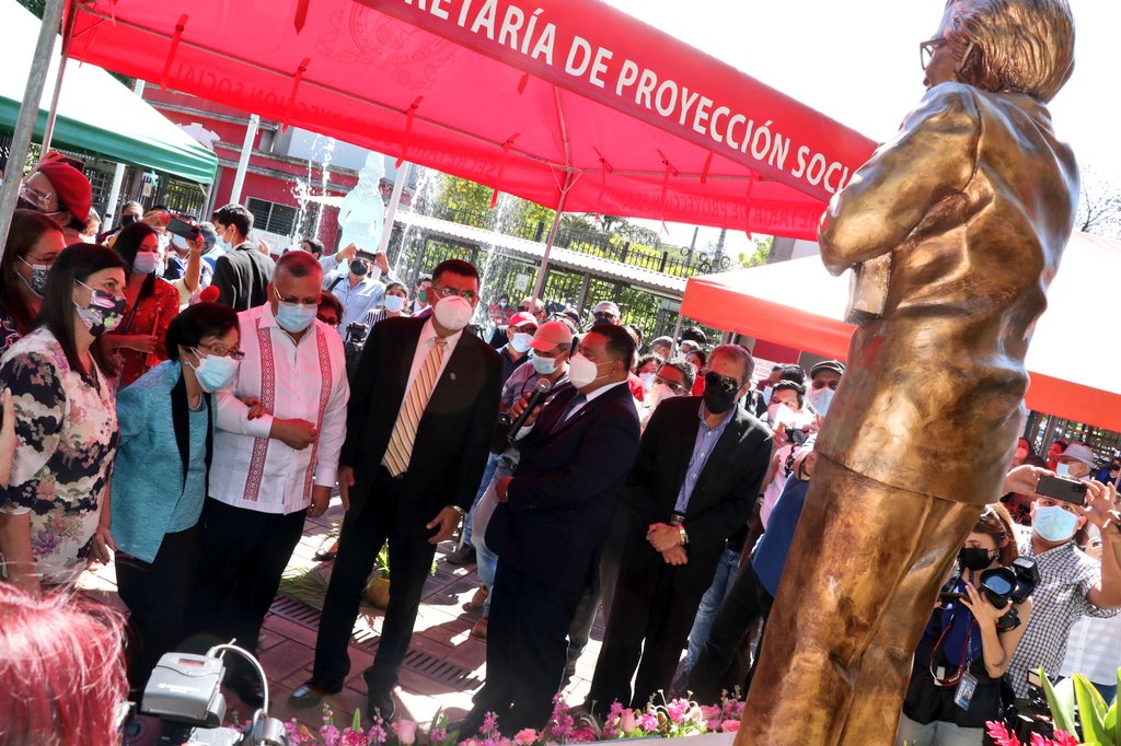 María Isabel Rodríguez destaca por impulsar en su periodo como Rectora de la <a href="/UESoficial/">Universidad de El Salvador - UES</a> un proceso de reforma académica y de infraestructura. También es reconocida por potenciar en su periodo como ministra de Salud un nuevo método de gestionar este rubro.
