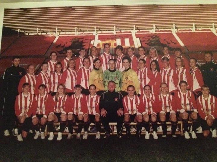 JillScottJS8's tweet photo. How it started - 2003 playing for Sunderland Ladies at The Stadium of Light!
How it’s going - 2021 back here with England Womens Team 😃 🏴󠁧󠁢󠁥󠁮󠁧󠁿 
Where has the time gone! 😮 #18years https://t.co/JCknFK1Bt7
