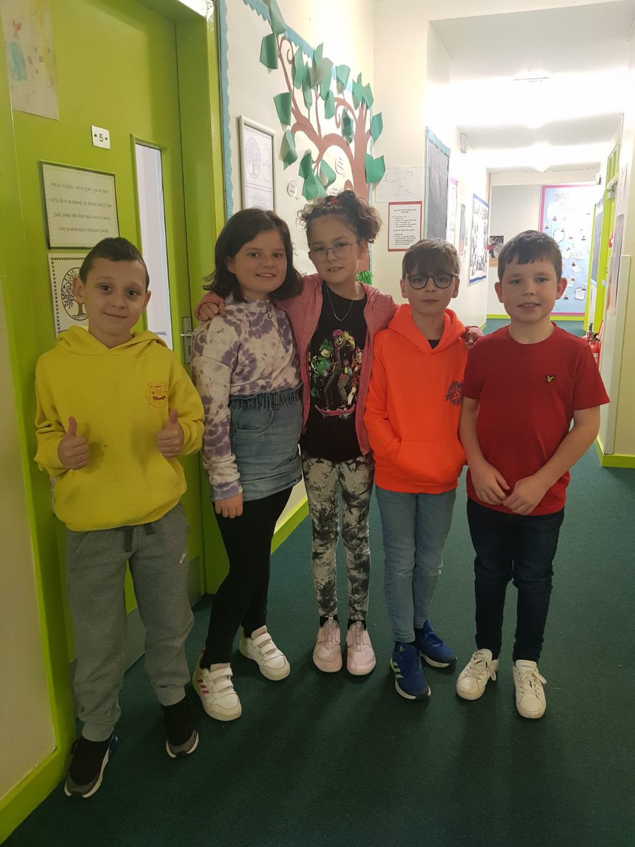 wintonprimary's tweet photo. P5-7 also pulled out all the stops for #bebrightbeseen day! @roadsafetyNAC https://t.co/xLY9ovPoPt