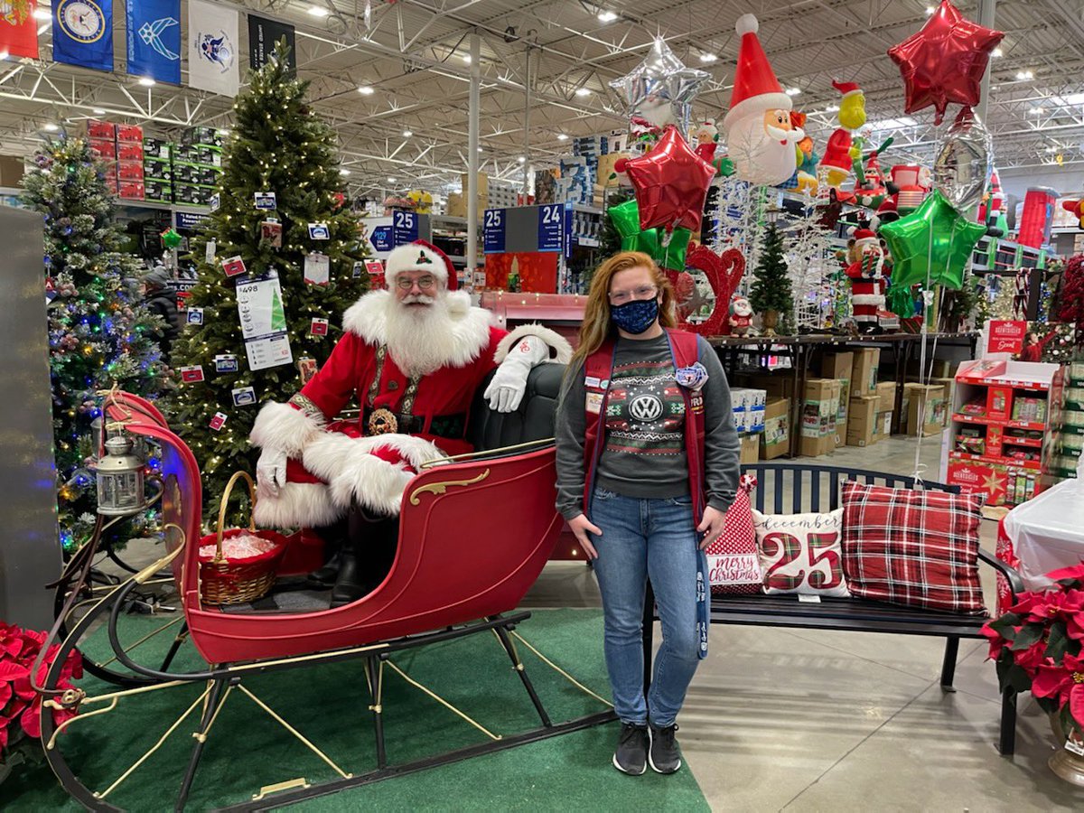 Everyone is excited for Christmas in Suffolk #1126 <a href="/eric_marler/">Eric Marler</a> <a href="/BlueBoxR1/">@BlueBoxR1</a> @FeliciaC1126 <a href="/TinaStore1126/">TinaStore1126</a> @NathanRGardner <a href="/JMartinenza/">Jeff86</a> #BlackFriday