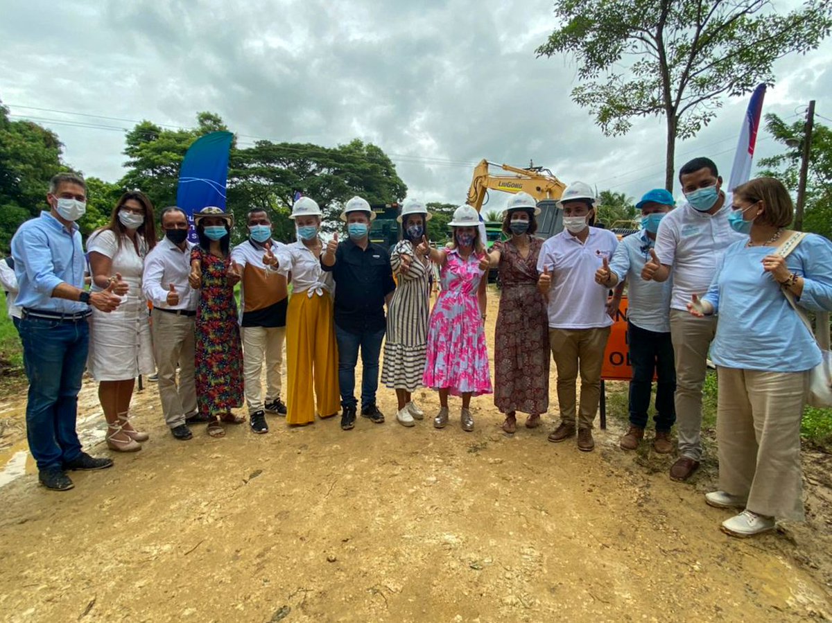 Findeter's tweet photo. El mejoramiento de la vía El Delirio - Puerto Viejo, beneficiará a 379 mil habitantes de Sincelejo-Coveñas-Palmito-Tolú-Tolú Viejo. Hoy Gobierno Nacional, Invias, DNP, @GobSucre y alcaldes ponen la primera piedra de este proyecto que ejecutará Findeter @SgomezSandra @mariapcorrea https://t.co/mXydhRem9X