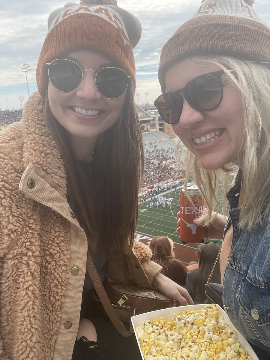 ChelseaLArnold's tweet photo. #thisistexas #hookem https://t.co/DwXmEdlbkO