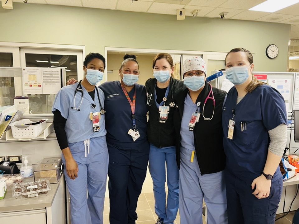 Ernestine_Chaco's tweet image. Overnight Thanksgiving power house team. #iusmem #diversity