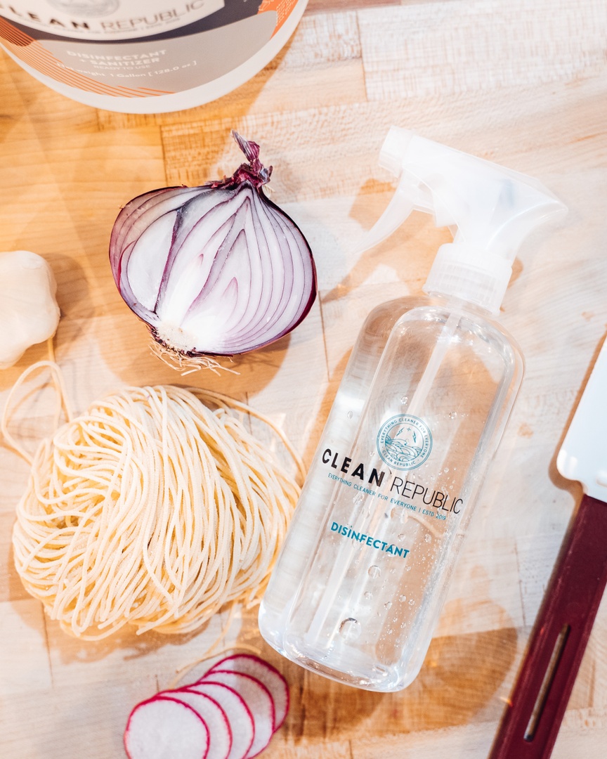 clean_republic's tweet photo. BLACK FRIDAY SALE IS ON! Keep it clean AND healthy this holiday season with Clean Republic!  Use promo code GIVETHANKS to SAVE 20% on your order! https://t.co/IpBOOVwF1p #giftclean #blackfridaydeals https://t.co/GrYdsNLsho