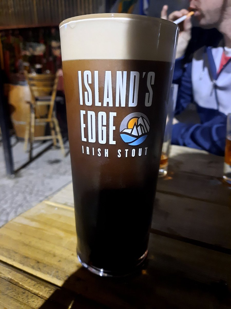 An underrated Stout and seems to not affect my acid reflux.

#stout <a href="/islandsedge_/">Island's Edge</a> #irish #pints